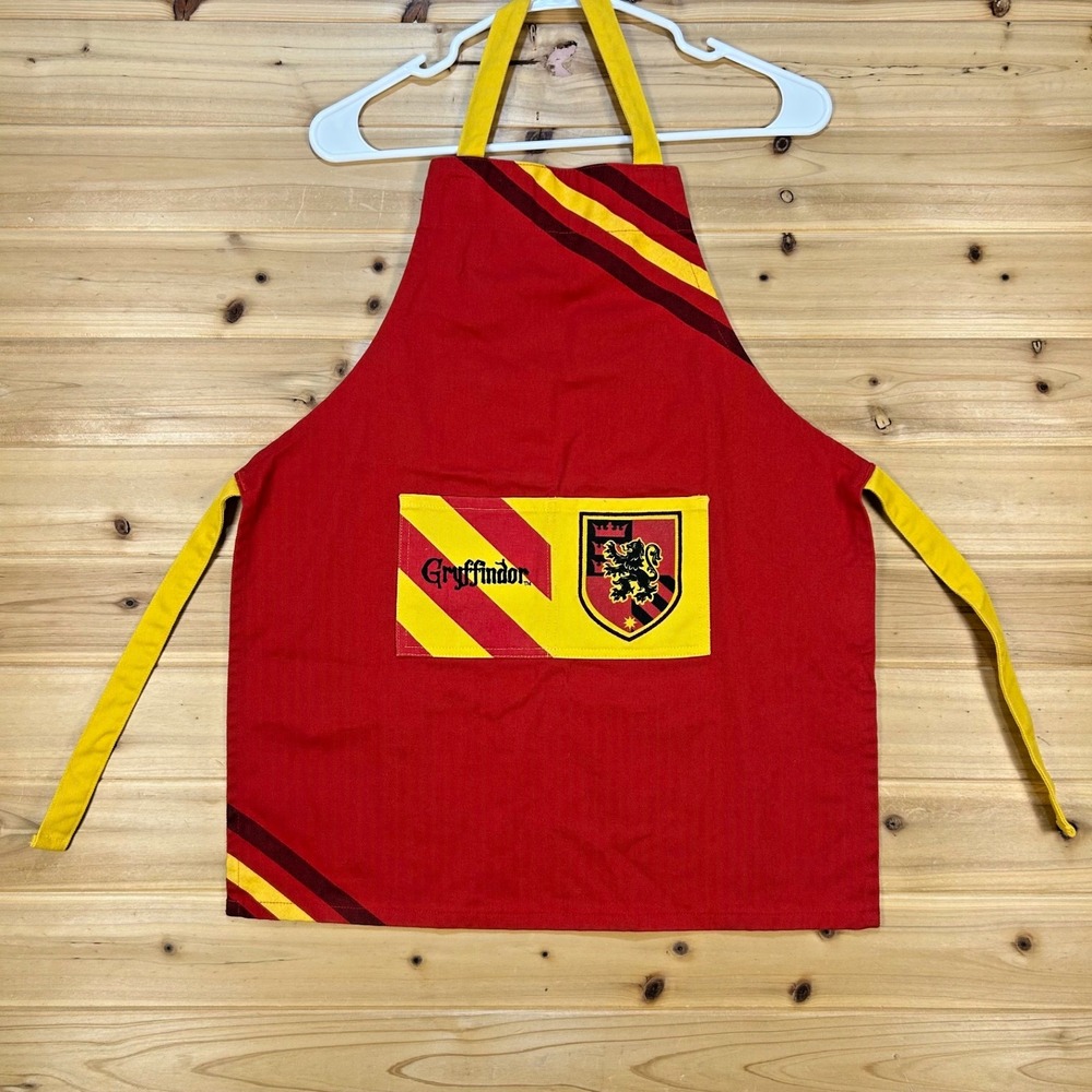 Williams Sonoma Harry Potter Gryffindor Apron Youth One Size Red Crest Apron